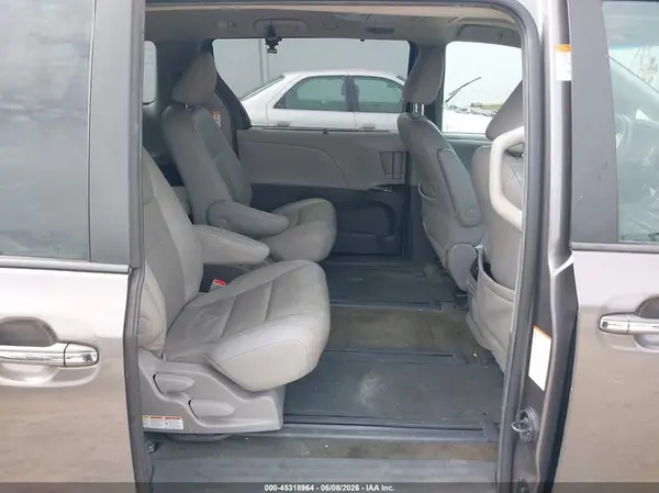 5TDDK3DC4GS143395 2016 TOYOTA SIENNA - Image 8