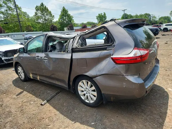 5TDDK3DC4GS143915 2016 TOYOTA SIENNA - Image 2