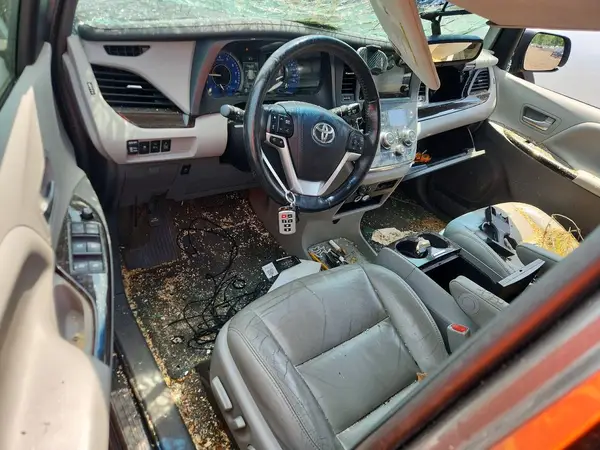 5TDDK3DC4GS143915 2016 TOYOTA SIENNA - Image 8