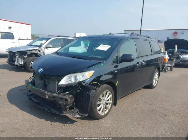 5TDDK3DC5GS130588 2016 TOYOTA SIENNA - Image 2