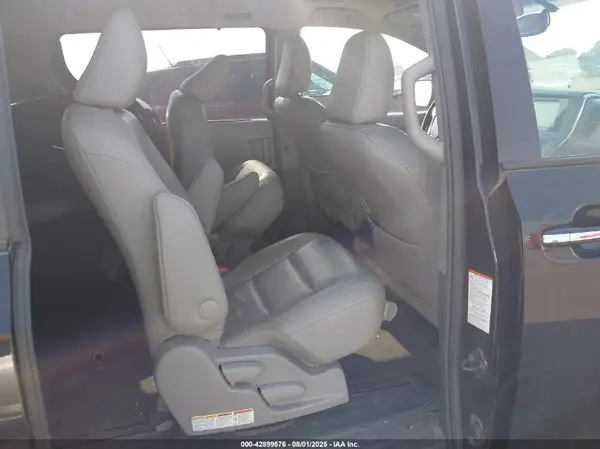 5TDDK3DC5GS130588 2016 TOYOTA SIENNA - Image 8