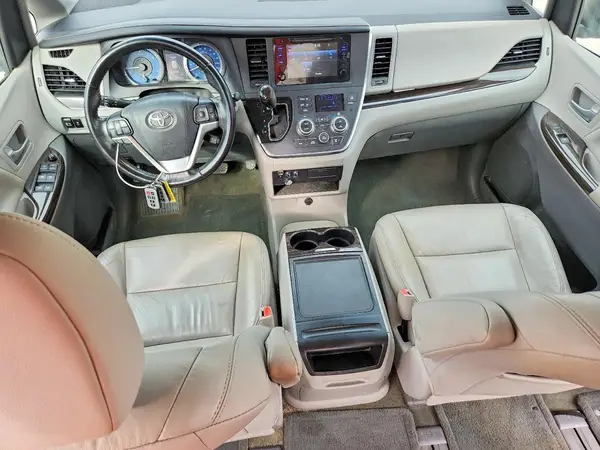 5TDDK3DC5GS132406 2016 TOYOTA SIENNA - Image 8