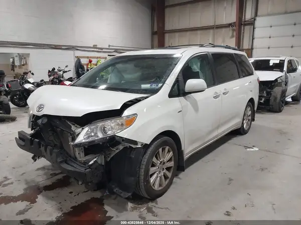 5TDDK3DC5GS134432 2016 TOYOTA SIENNA - Image 2