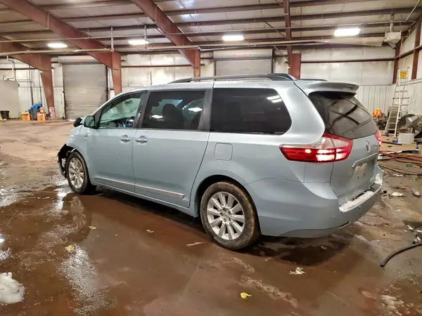 5TDDK3DC5GS137685 2016 TOYOTA SIENNA - Image 2