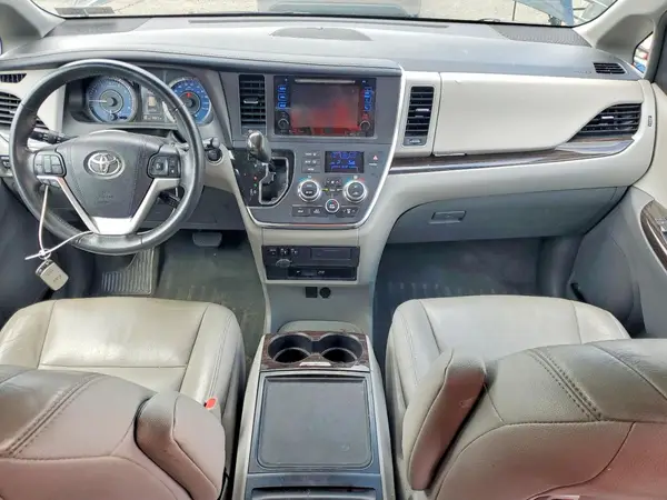5TDDK3DC5GS139808 2016 TOYOTA SIENNA - Image 8