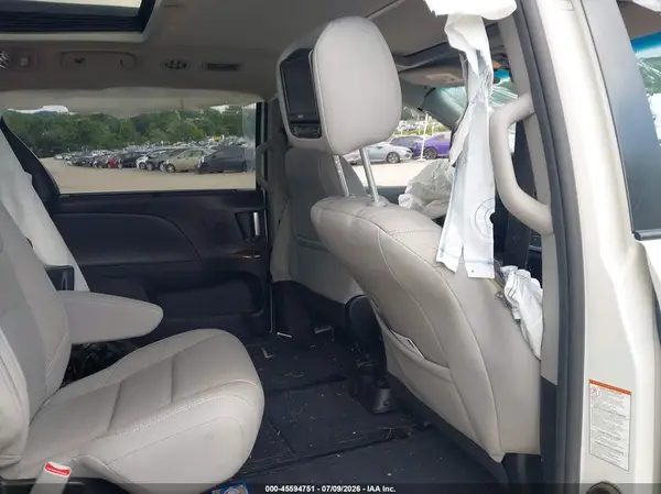 5TDDK3DC5GS141994 2016 TOYOTA SIENNA - Image 8