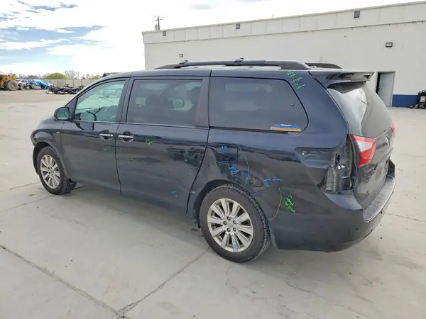 5TDDK3DC5GS143695 2016 TOYOTA SIENNA - Image 2