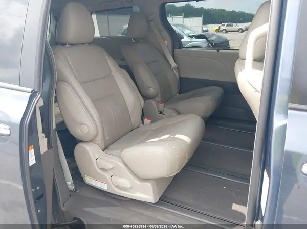 5TDDK3DC5GS145141 2016 TOYOTA SIENNA - Image 8
