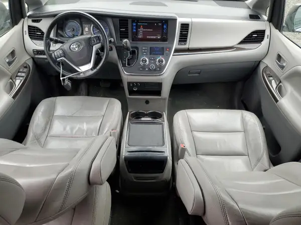5TDDK3DC6GS130566 2016 TOYOTA SIENNA - Image 8