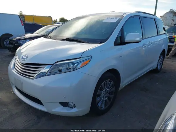 5TDDK3DC6GS131250 2016 TOYOTA SIENNA - Image 2