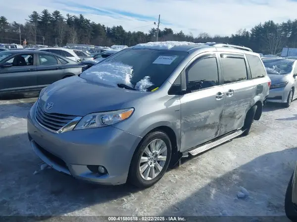 5TDDK3DC6GS133774 2016 TOYOTA SIENNA - Image 2