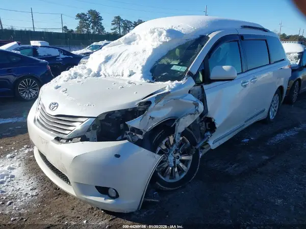 5TDDK3DC6GS134407 2016 TOYOTA SIENNA - Image 2