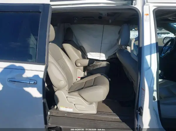 5TDDK3DC6GS134407 2016 TOYOTA SIENNA - Image 8
