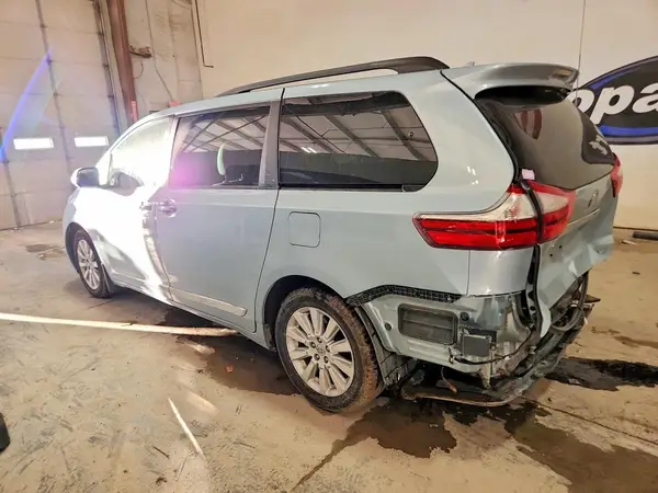 5TDDK3DC6GS136917 2016 TOYOTA SIENNA - Image 2