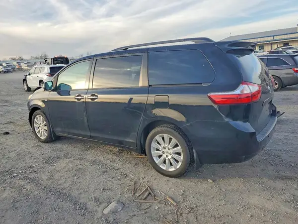5TDDK3DC6GS137310 2016 TOYOTA SIENNA - Image 2
