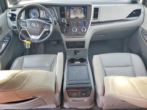5TDDK3DC6GS137310 2016 TOYOTA SIENNA - Image 8