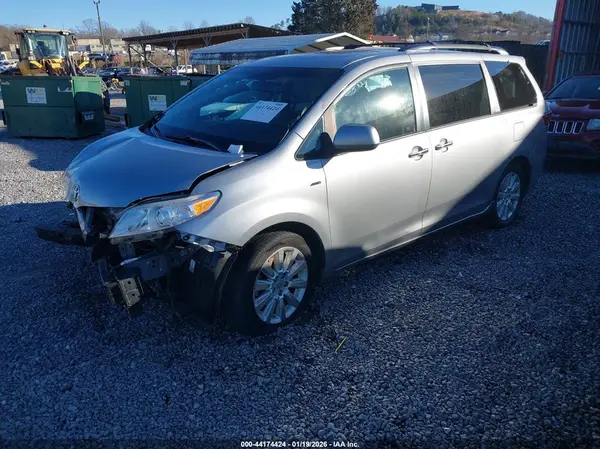 5TDDK3DC6GS139381 2016 TOYOTA SIENNA - Image 2