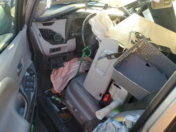 5TDDK3DC6GS140109 2016 TOYOTA SIENNA - Image 8