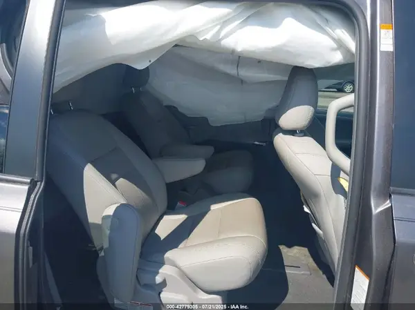 5TDDK3DC6GS142586 2016 TOYOTA SIENNA - Image 8