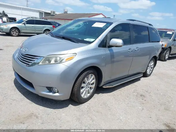 5TDDK3DC6GS143981 2016 TOYOTA SIENNA - Image 2
