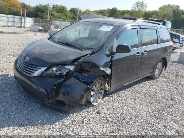 5TDDK3DC7GS130415 2016 TOYOTA SIENNA - Image 2