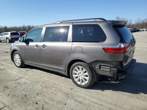 5TDDK3DC7GS130835 2016 TOYOTA SIENNA - Image 2
