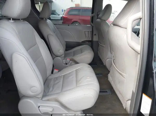 5TDDK3DC7GS131211 2016 TOYOTA SIENNA - Image 8