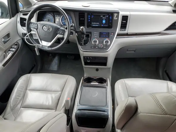5TDDK3DC7GS136439 2016 TOYOTA SIENNA - Image 8