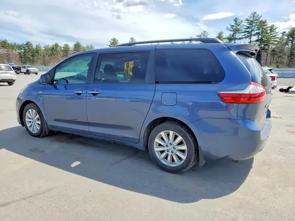 5TDDK3DC7GS137039 2016 TOYOTA SIENNA - Image 2