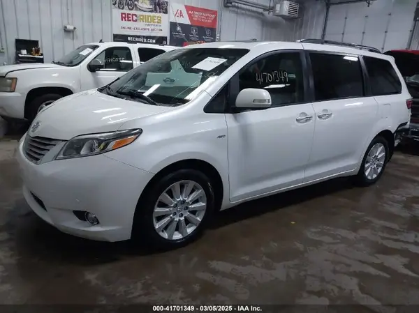 5TDDK3DC7GS138658 2016 TOYOTA SIENNA - Image 2