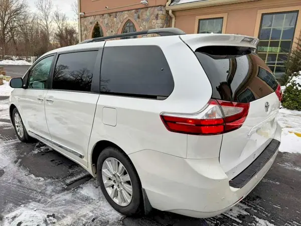 5TDDK3DC7GS139115 2016 TOYOTA SIENNA - Image 2