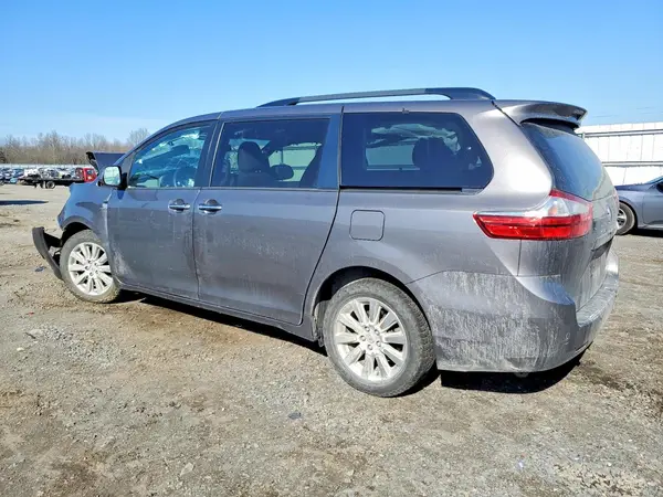 5TDDK3DC7GS139227 2016 TOYOTA SIENNA - Image 2