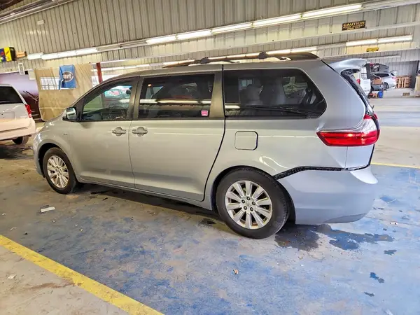 5TDDK3DC7GS144248 2016 TOYOTA SIENNA - Image 2