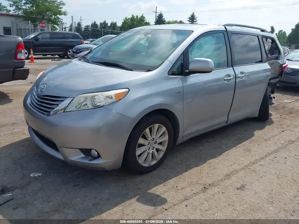 5TDDK3DC7GS144895 2016 TOYOTA SIENNA - Image 2