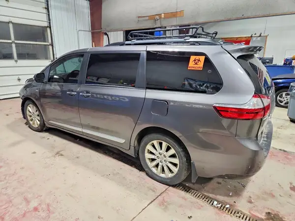 5TDDK3DC7GS146257 2016 TOYOTA SIENNA - Image 2