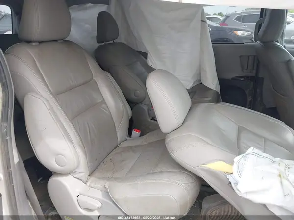 5TDDK3DC8GS130942 2016 TOYOTA SIENNA - Image 8