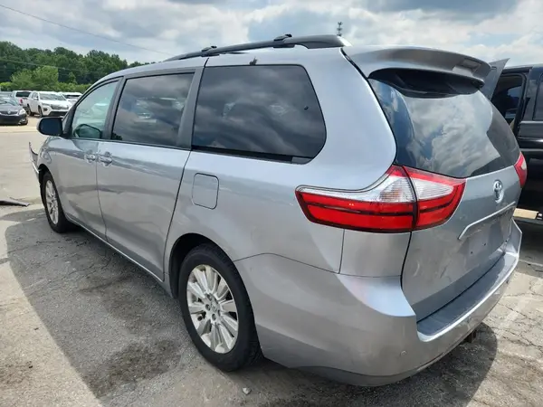 5TDDK3DC8GS133579 2016 TOYOTA SIENNA - Image 2