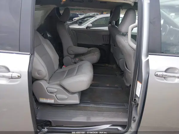 5TDDK3DC8GS135297 2016 TOYOTA SIENNA - Image 8