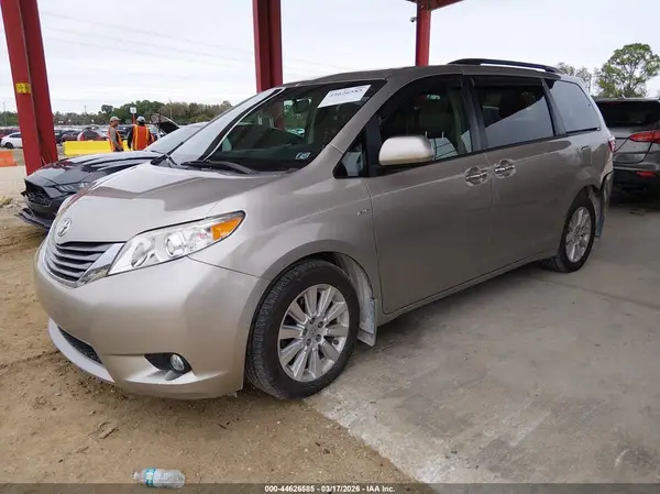5TDDK3DC8GS138796 2016 TOYOTA SIENNA - Image 2