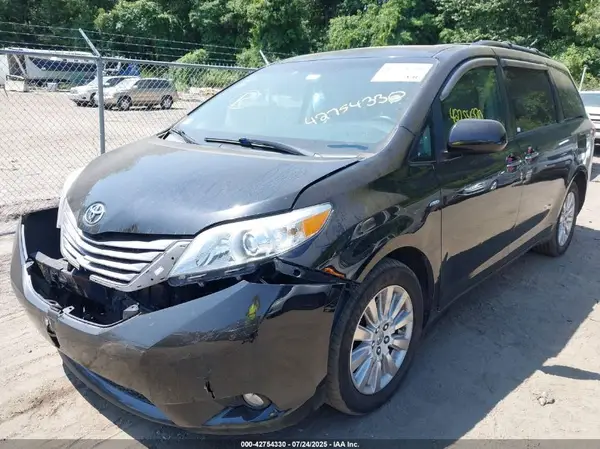 5TDDK3DC8GS142377 2016 TOYOTA SIENNA - Image 2
