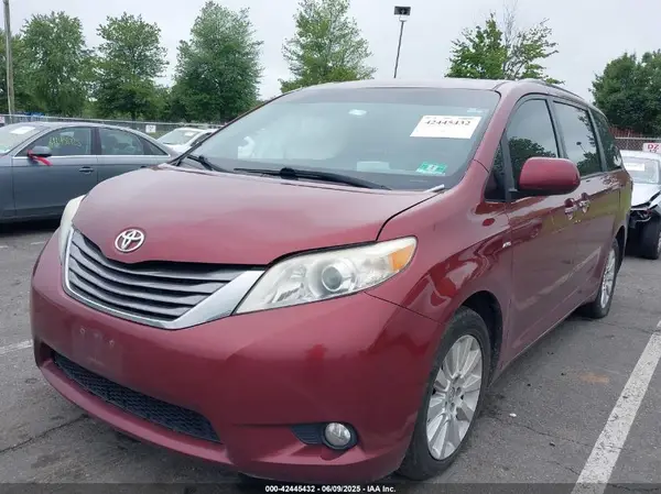 5TDDK3DC8GS143643 2016 TOYOTA SIENNA - Image 2