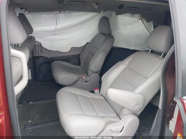 5TDDK3DC8GS143643 2016 TOYOTA SIENNA - Image 8