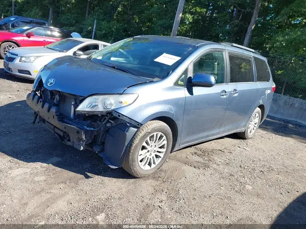 5TDDK3DC8GS145120 2016 TOYOTA SIENNA - Image 2