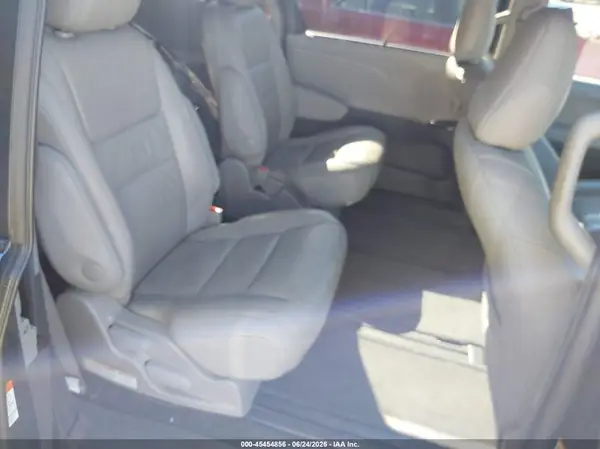 5TDDK3DC8GS145120 2016 TOYOTA SIENNA - Image 8