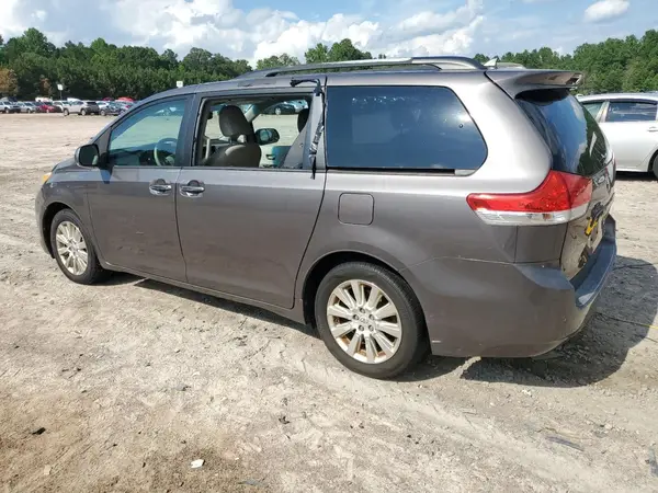 5TDDK3DC9BS015078 2024 TOYOTA SIENNA - Image 2