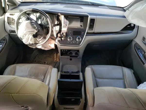 5TDDK3DC9GS130111 2016 TOYOTA SIENNA - Image 8