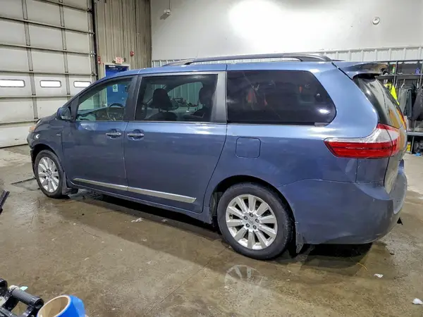 5TDDK3DC9GS132179 2016 TOYOTA SIENNA - Image 2