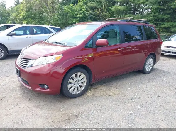 5TDDK3DC9GS132893 2016 TOYOTA SIENNA - Image 2