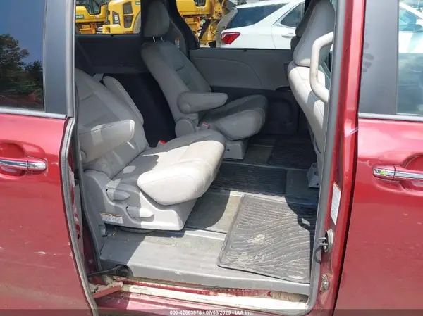 5TDDK3DC9GS132893 2016 TOYOTA SIENNA - Image 8