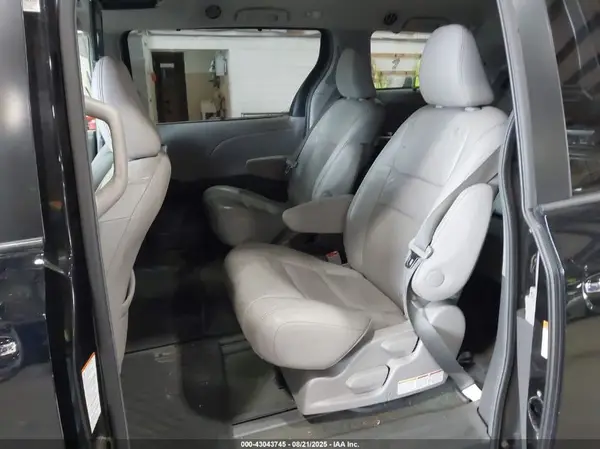 5TDDK3DC9GS132909 2016 TOYOTA SIENNA - Image 8